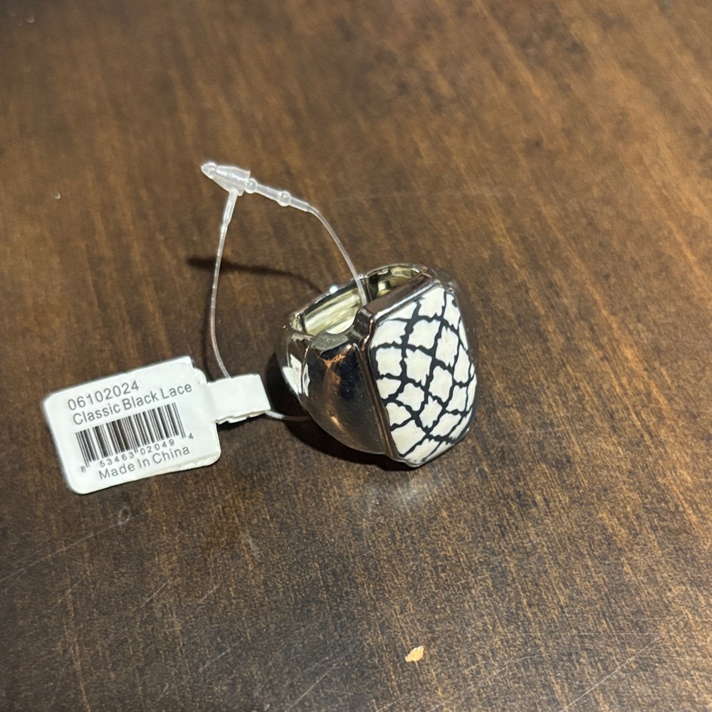 Silver and Black Lace Pattern Ring